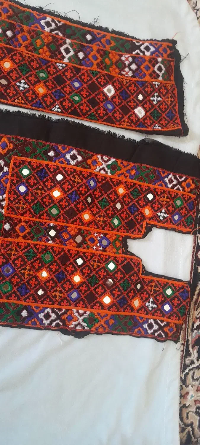 زی آستین هزارآینه، دست دوز|لباس|قرق, |دیوار