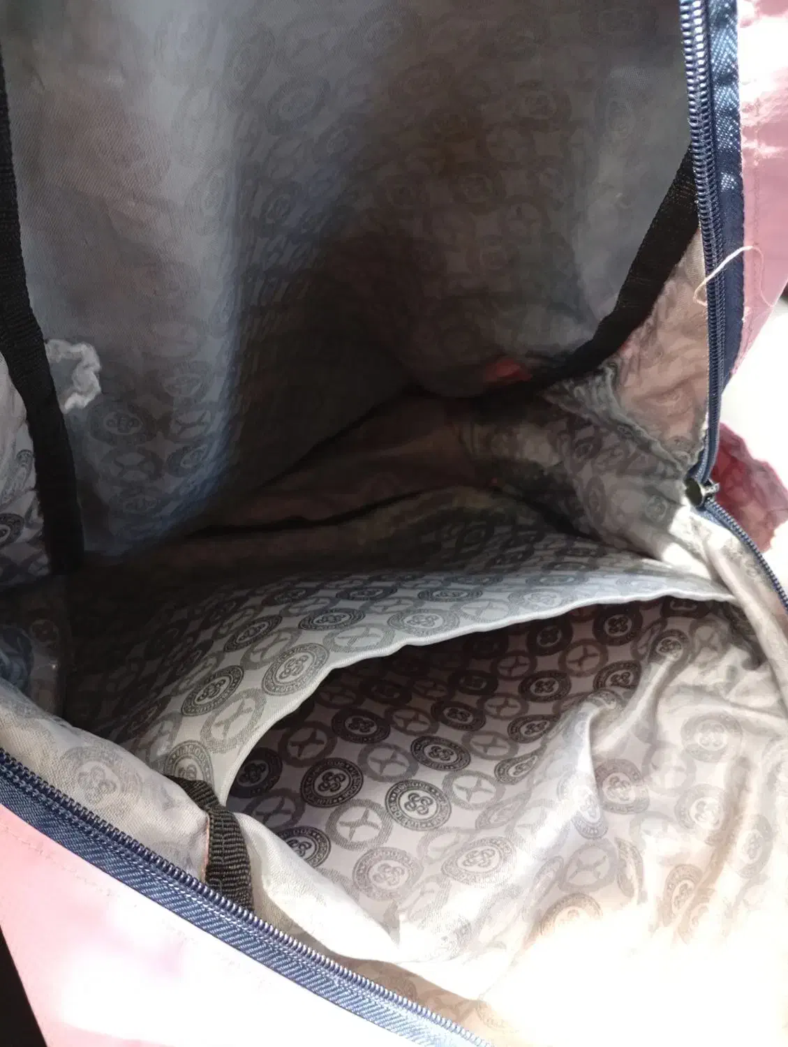 کیف و کفش|کیف، کفش، کمربند|نیشابور, بزرگمهر|دیوار