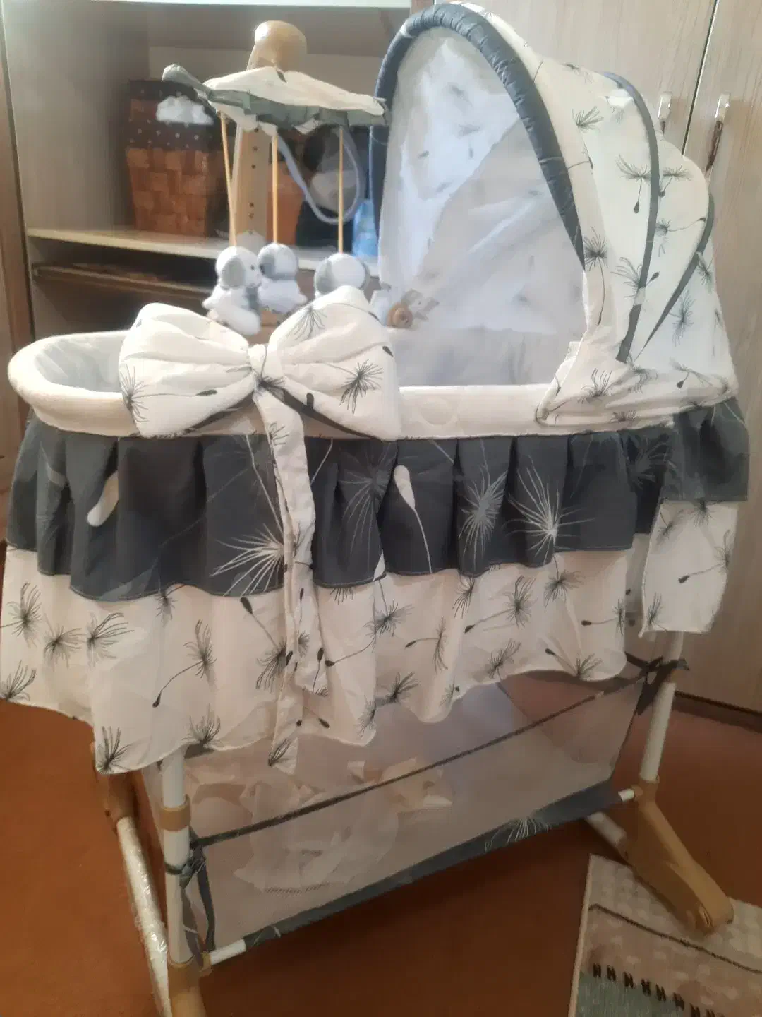 گهواره ملورین موزیکال|تخت و صندلی بچه|تربتحیدریه, ۴۵ متری|دیوار