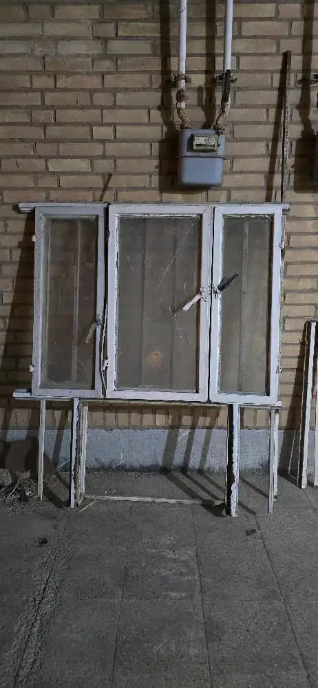 ۱عدد درب آهنی همراه پنجره و جاکولری|مصالح و تجهیزات ساختمان|اهواز, منازل سپاه|دیوار