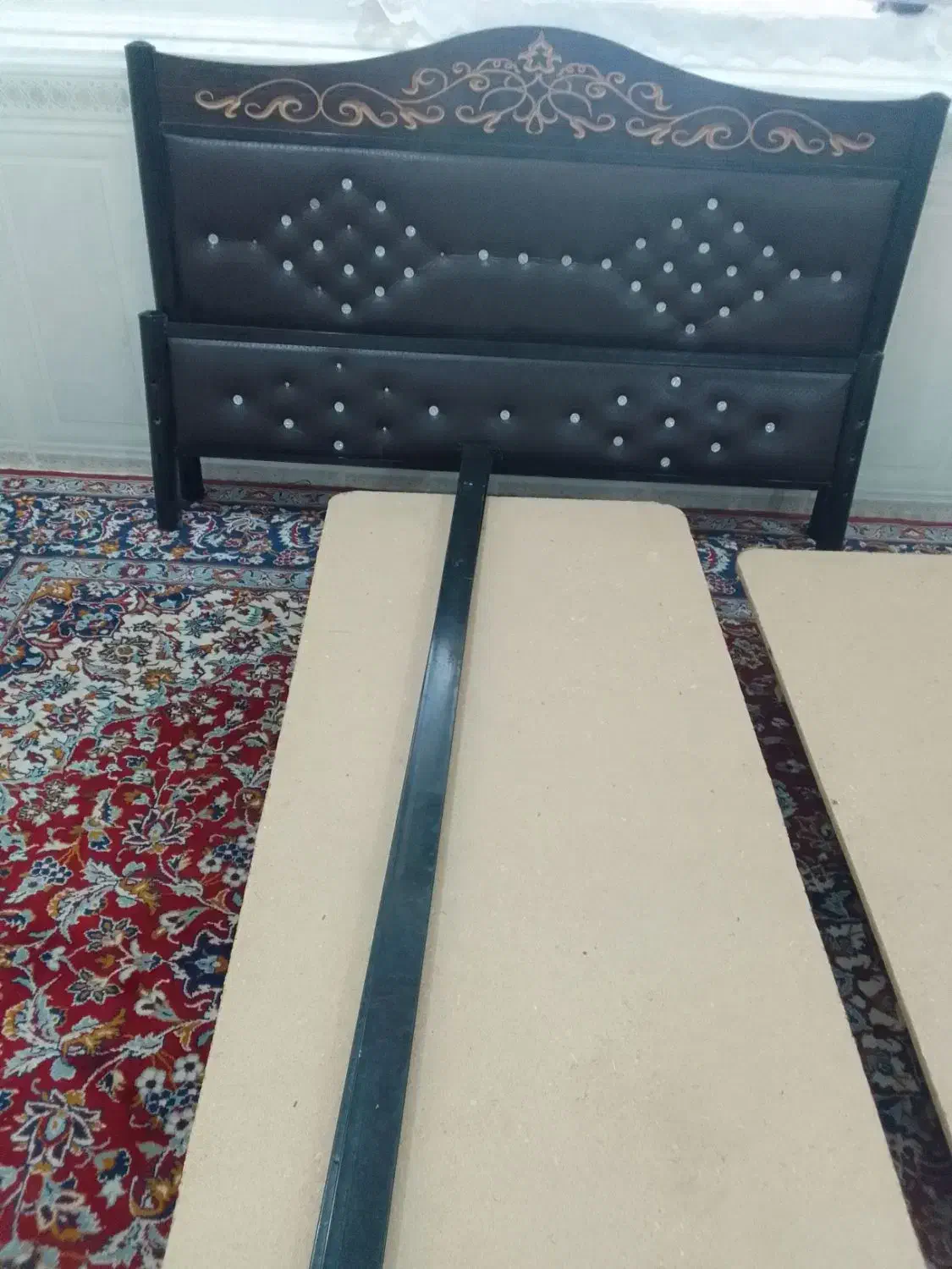 تخت خواب چوبی فلزی دونفره بدون تشک طرح الماسی|تخت و سرویس خواب|کارون, |دیوار