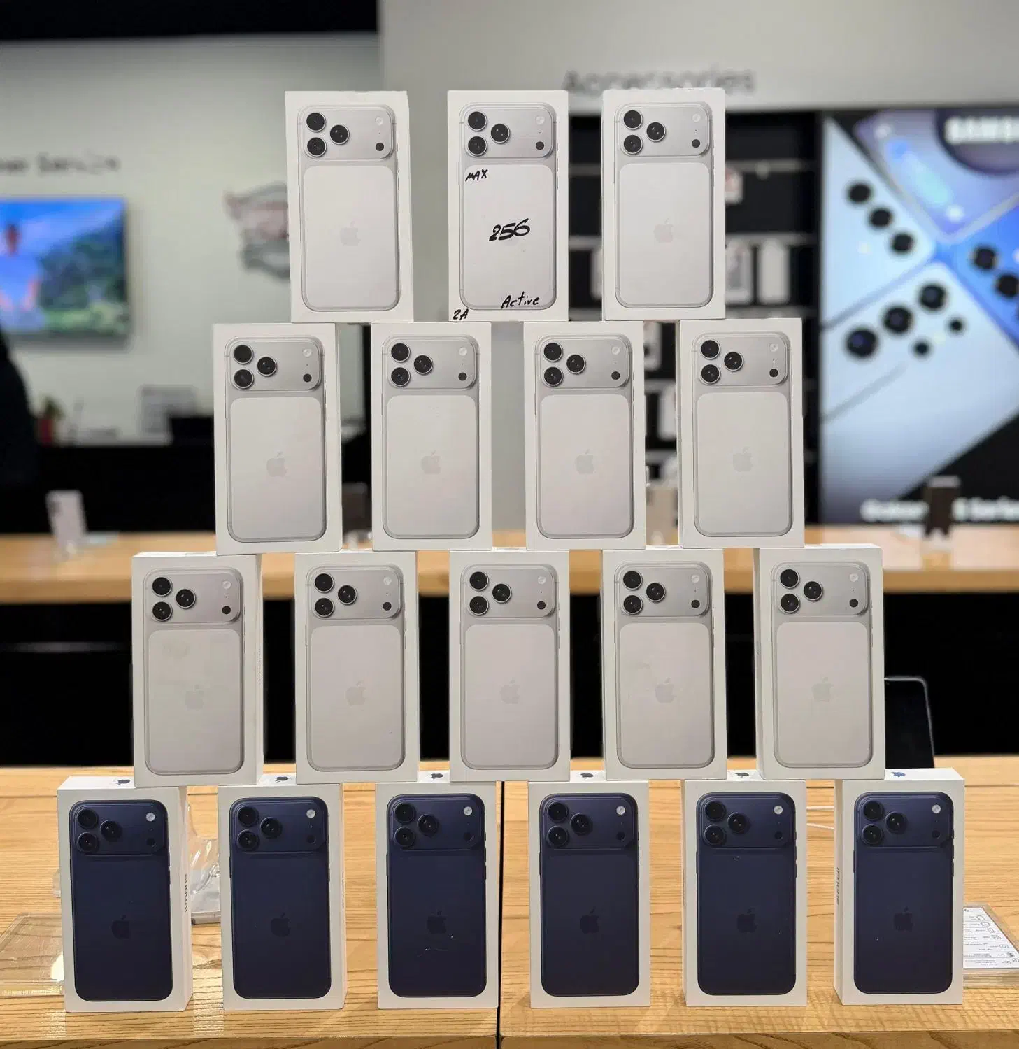 IP17 pro zaa not active|موبایل|تهران, صاحبقرانیه|دیوار