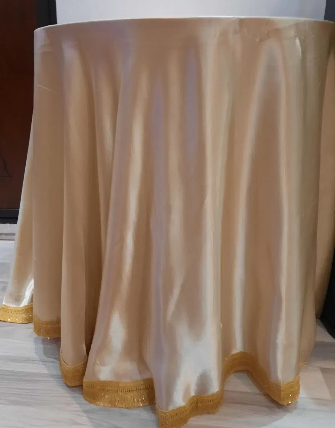 میزگرد|میز و صندلی غذاخوری|خوی, |دیوار