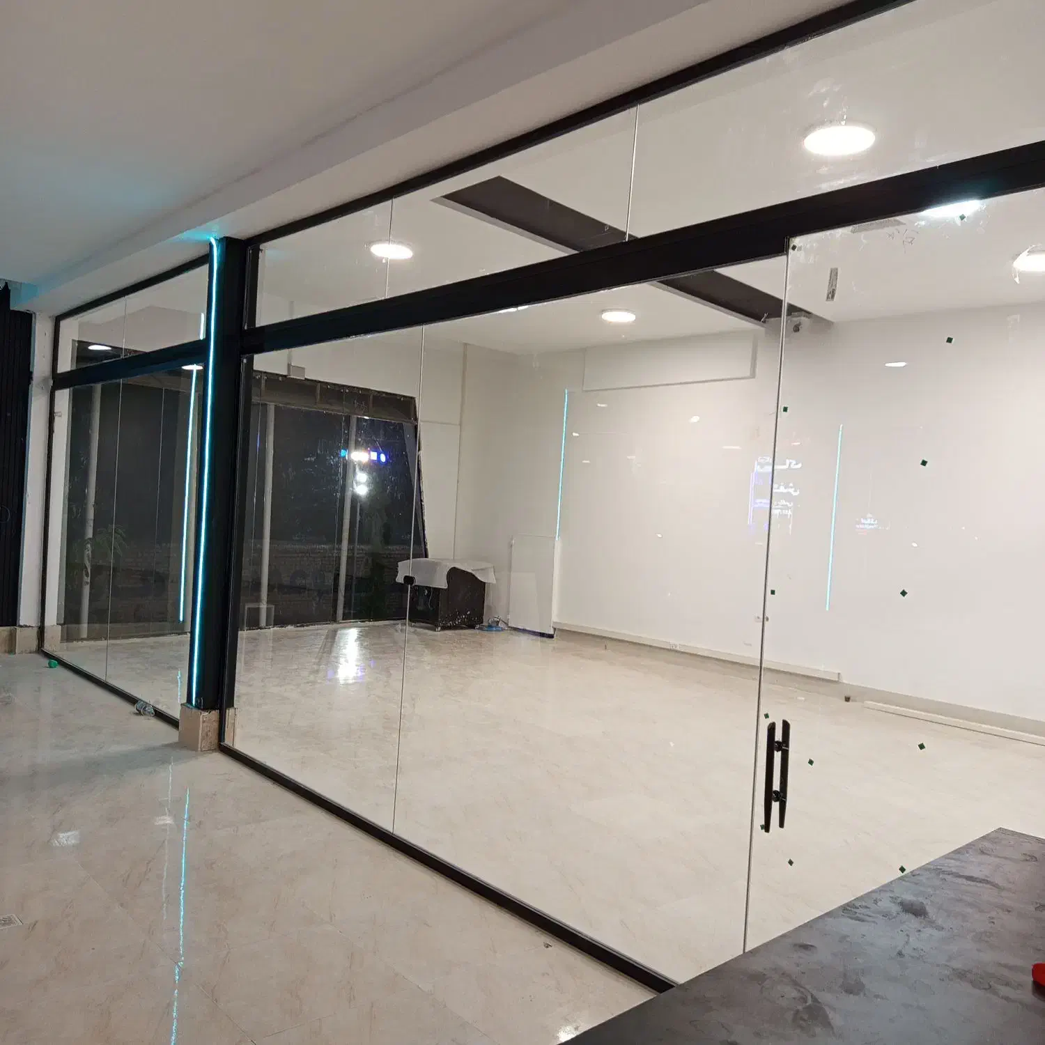 شیشه سکوریت دست دوم|خدمات پیشه و مهارت|مشهد, شهید آوینی|دیوار