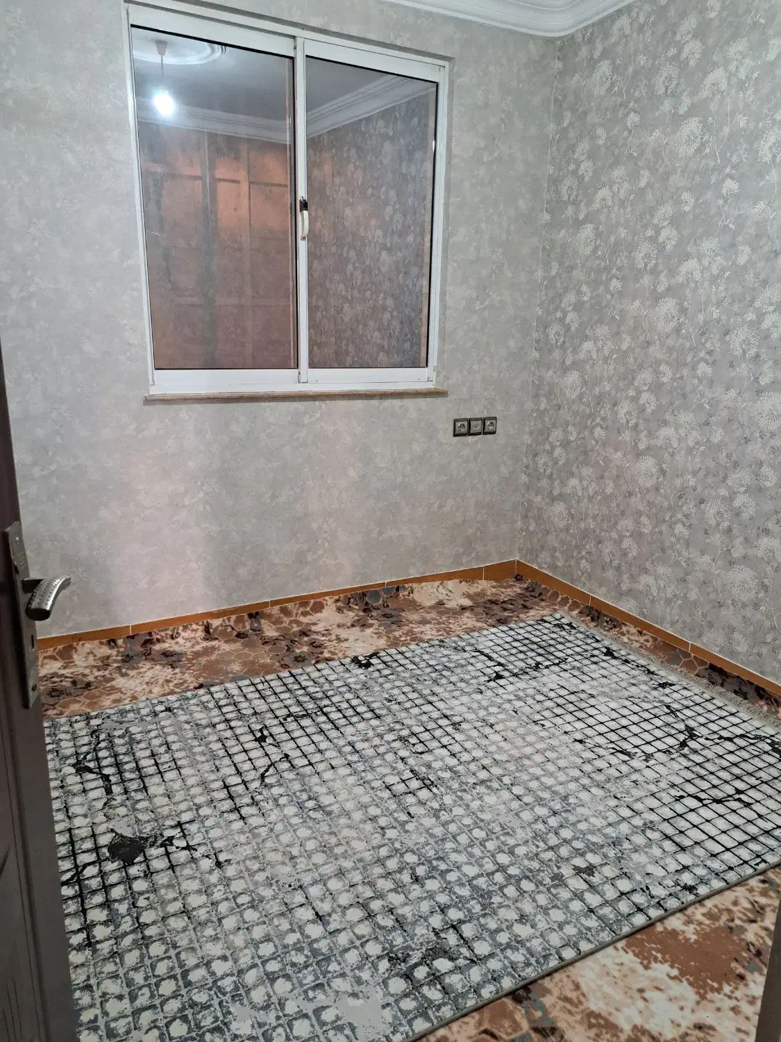 رهن در حمیدیان|اجارهٔ آپارتمان|رشت, عینک|دیوار