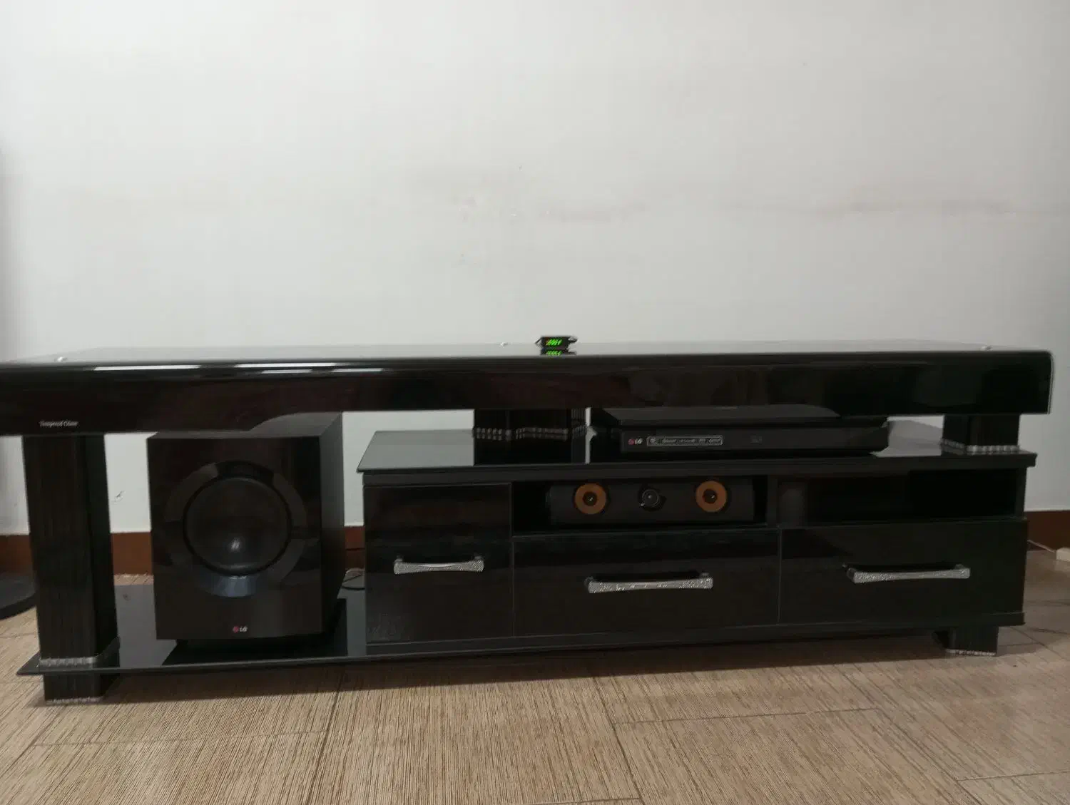 فروش میز تلویزیون سکوریت دو طبقه|میز تلویزیون|رشت, رودبارتان|دیوار