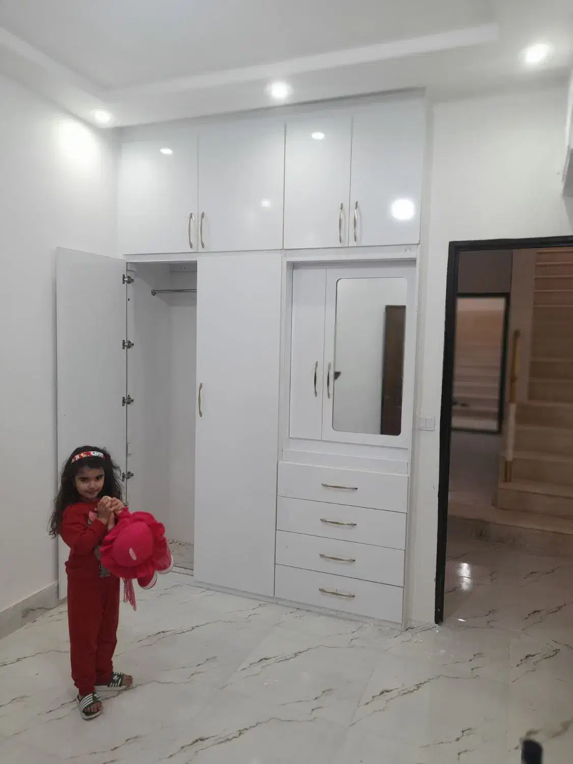 کمد دیواری، کابینت، ویترین، میز تحریر، تختخواب|خدمات پیشه و مهارت|خرمآباد, |دیوار