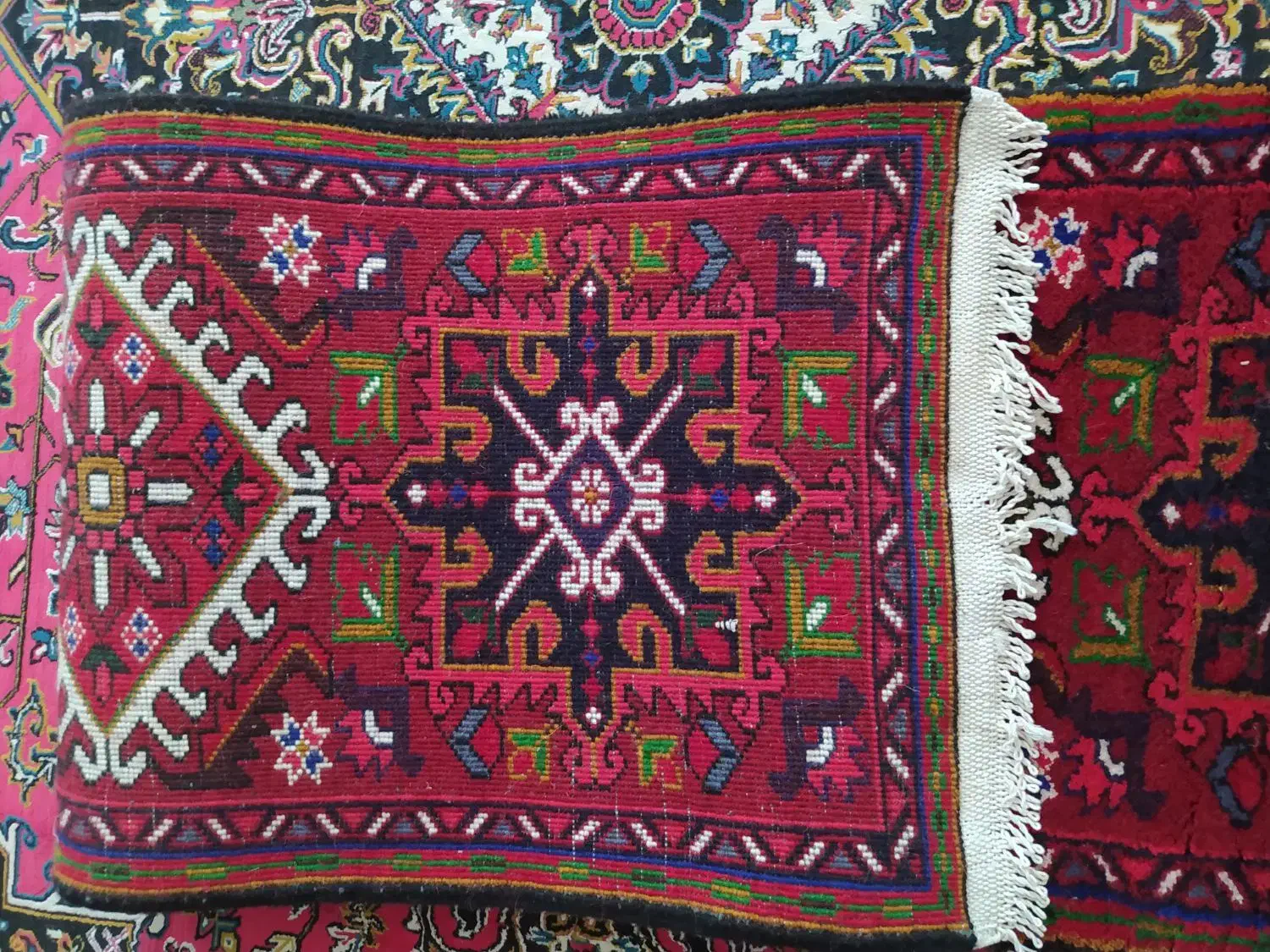 فرش زیبا دونیم متری|فرش|اهر, |دیوار