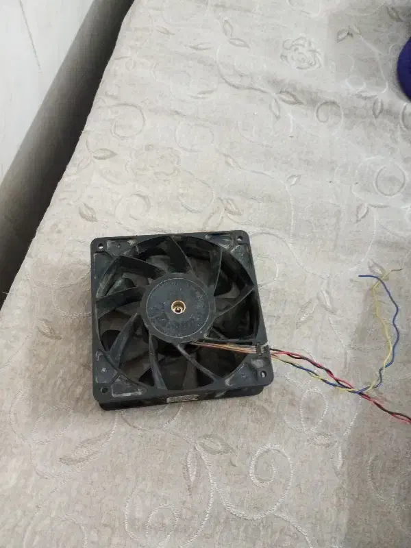 فن بسیار قوی 12v|قطعات و لوازم جانبی رایانه|یزد, |دیوار