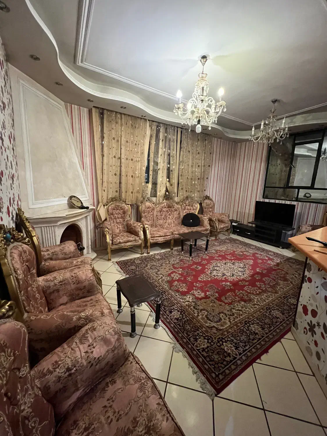 مبل سلطنتی ۹ نفره سالم|مبلمان خانگی و میز عسلی|شیراز, ارم|دیوار