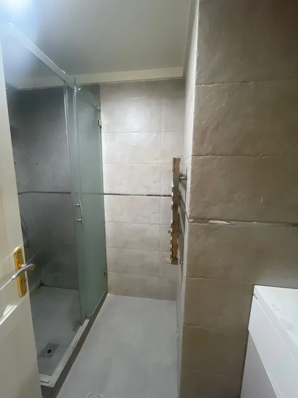 ۲۰۵متر۲پارکینگ/۲بالکن/استخر فعال/لابی من/تبدیل