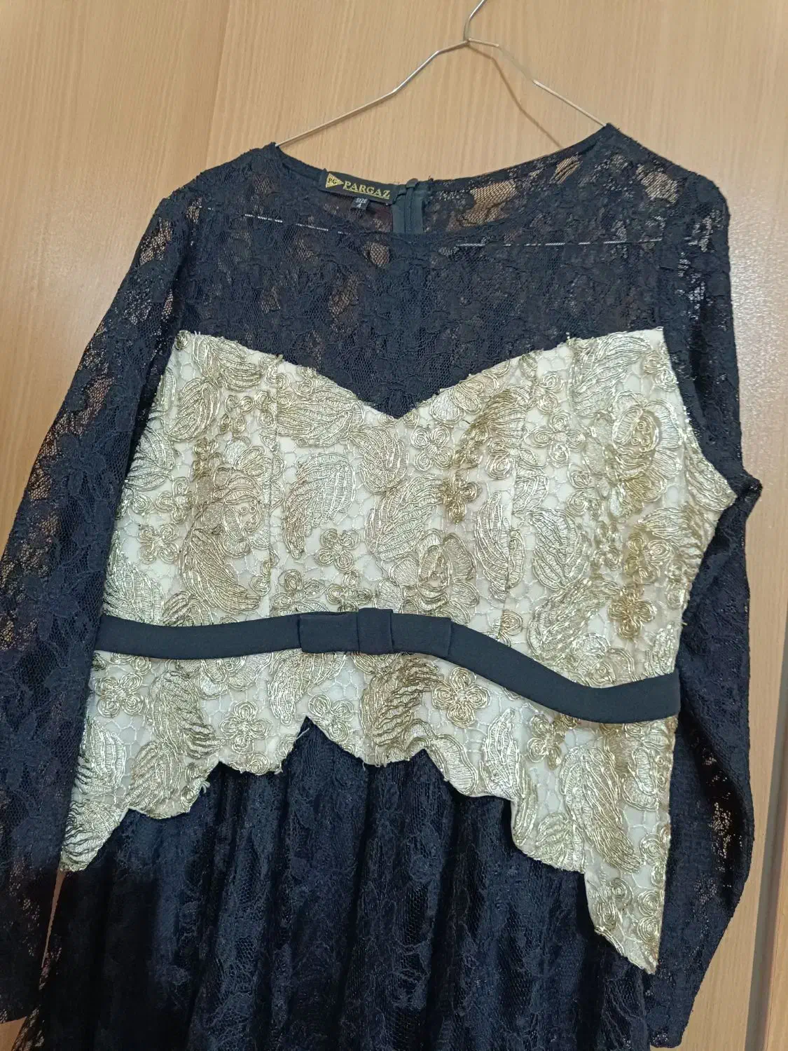 لباس دخترانه و زنانه|لباس|اندیشه, اندیشه فاز ۳|دیوار