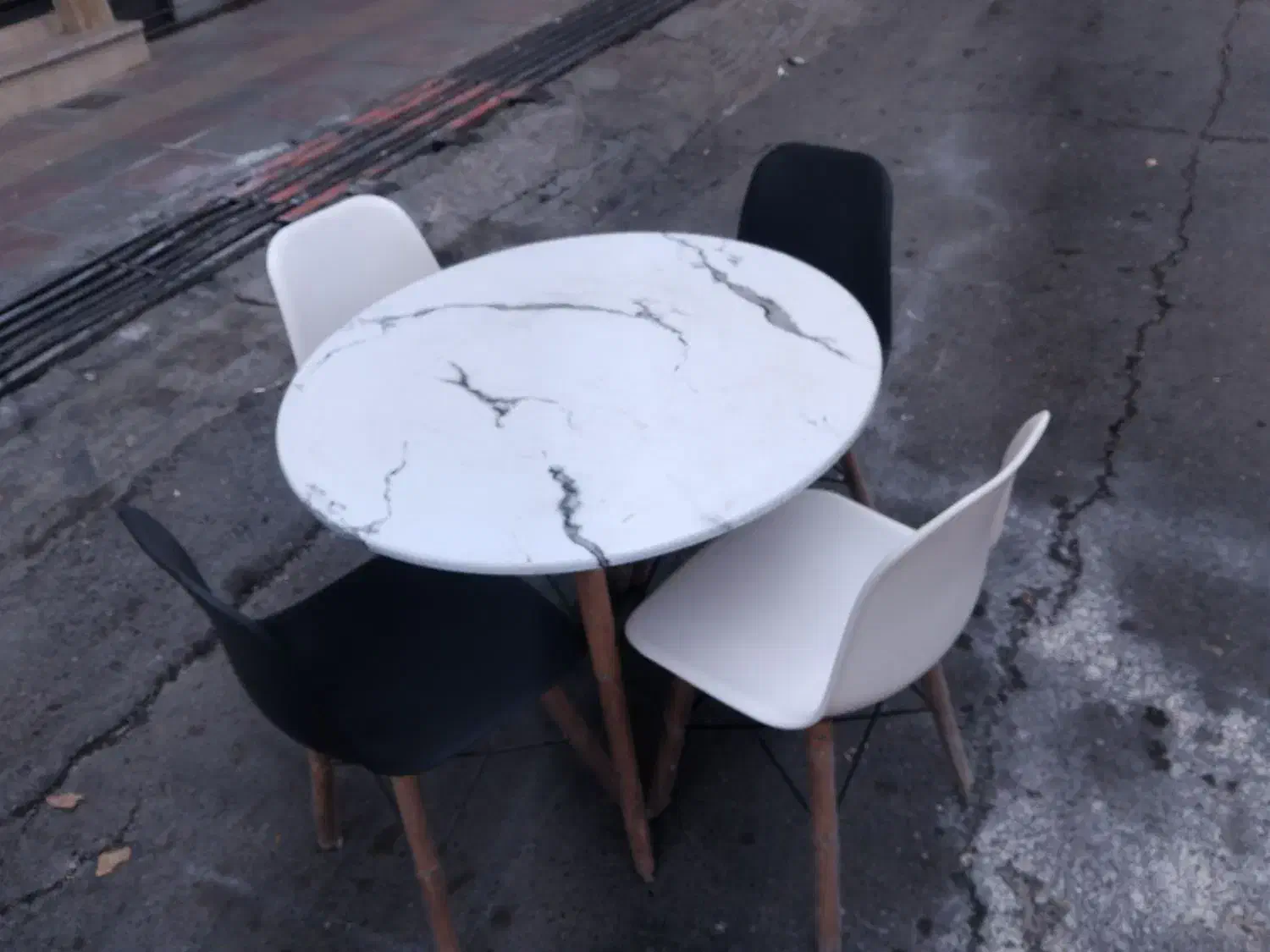 ناهارخوری ۴نفره|میز و صندلی غذاخوری|مشکیندشت, |دیوار