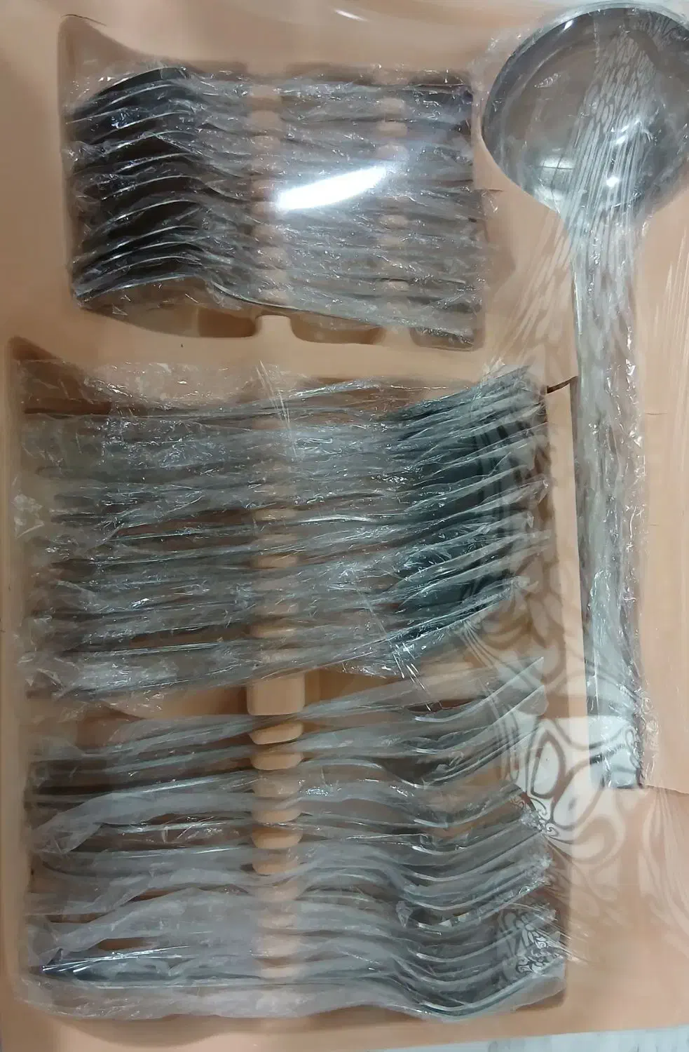 چمدان قاشق و چنگال|ظروف سرو و پذیرایی|سنندج, |دیوار