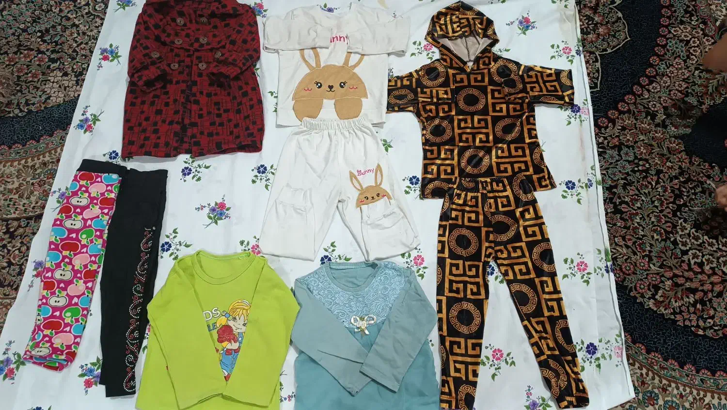 تعدادی لباس دخترانه همه با هم با قیمت مناسب|کفش و لباس بچه|کرمان, |دیوار