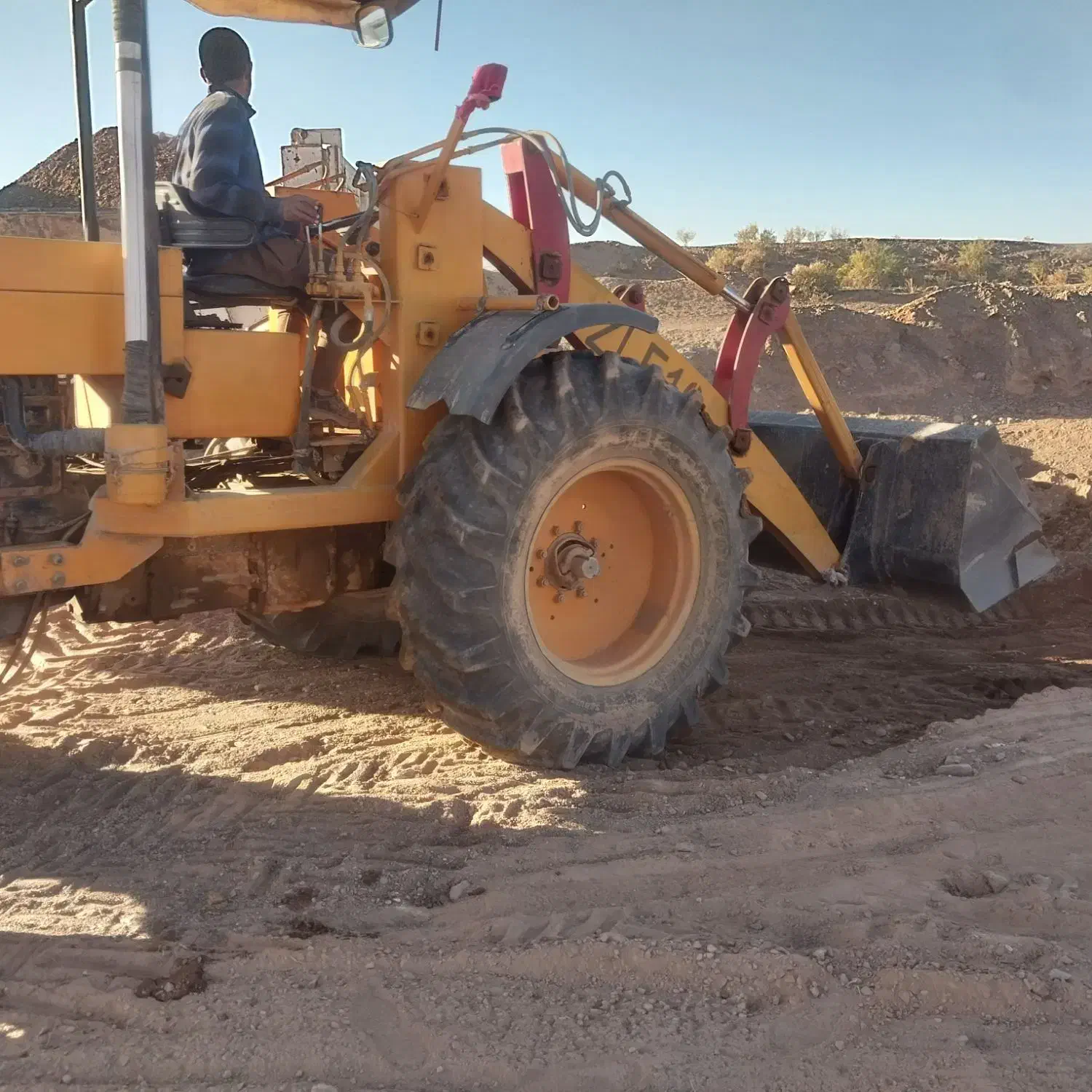 تراکتوررومانی بیل عقب آیفا کمپرسی|خودرو سنگین|تربت جام, میان جام|دیوار
