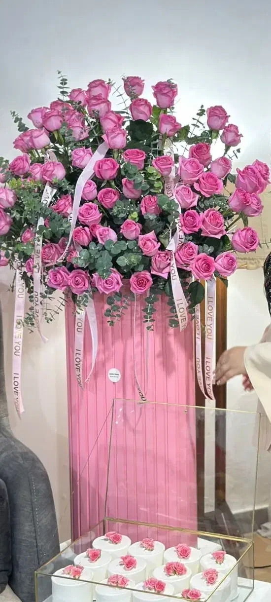 فقط باکس فروشیه.باکس بلندصورتی وباکس سفید|گل و گیاه طبیعی|رشت, باهنر|دیوار