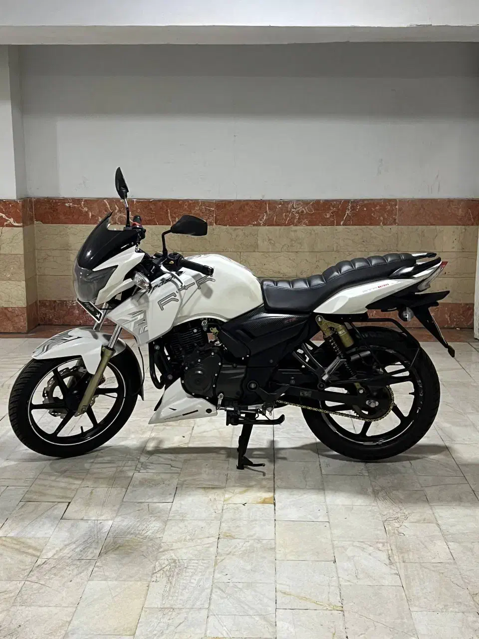 آپاچی 1394 سفید 180|موتورسیکلت|تهران, نیلوفر|دیوار