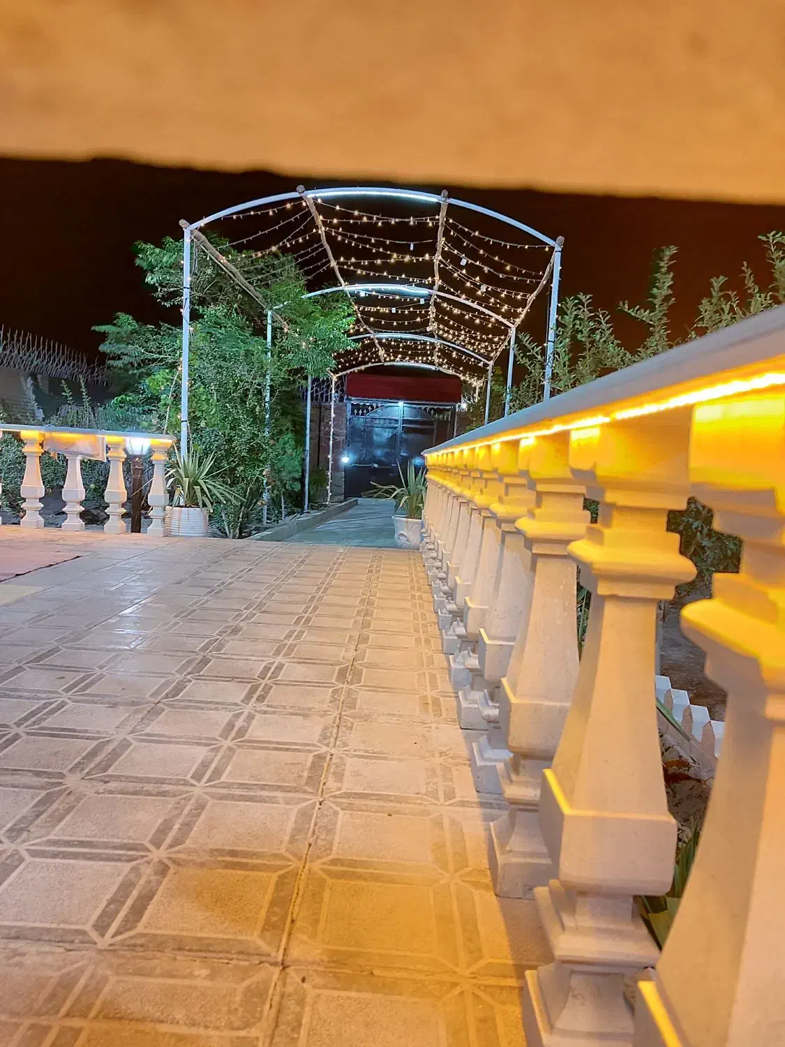 باغ. ویلا|اجارهٔ کوتاهمدت ویلا و باغ|سبزوار, کهنه آب|دیوار