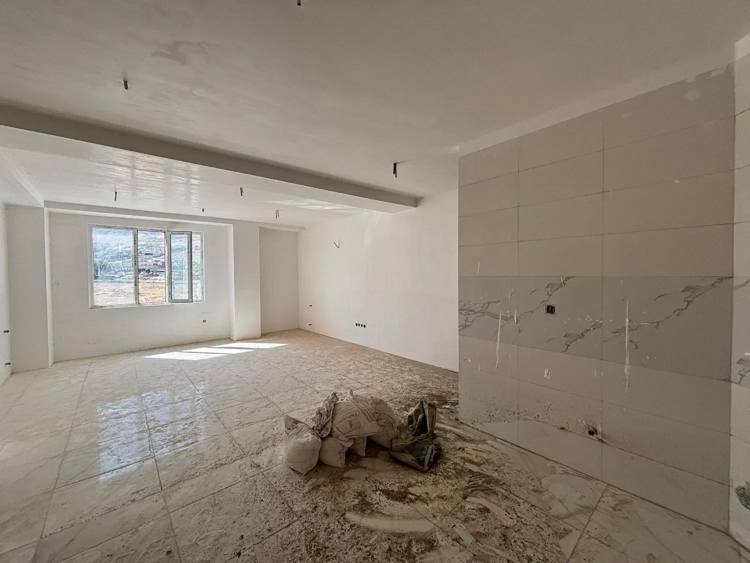 واحد 102متر/بر خیابان/پارکینگ بدون مزاحم|فروش آپارتمان|دورود, |دیوار