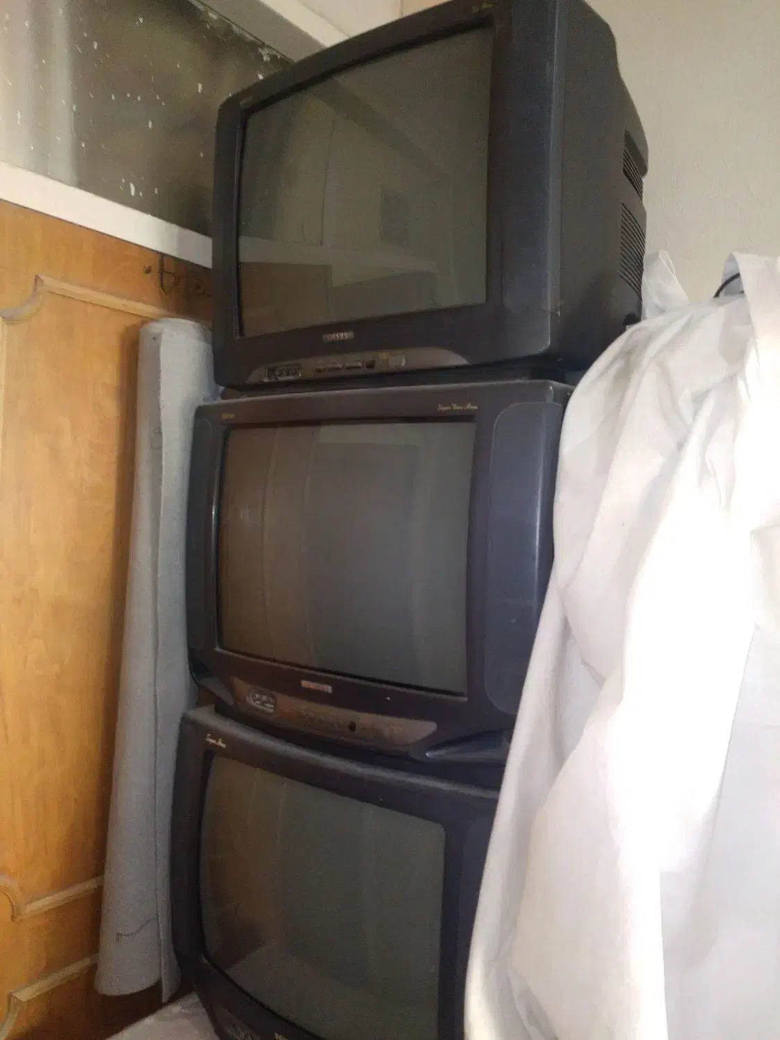 ۳عدد تلوزیون سامسونگ یکش سالم|تلویزیون و پروژکتور|اقبالیه, |دیوار