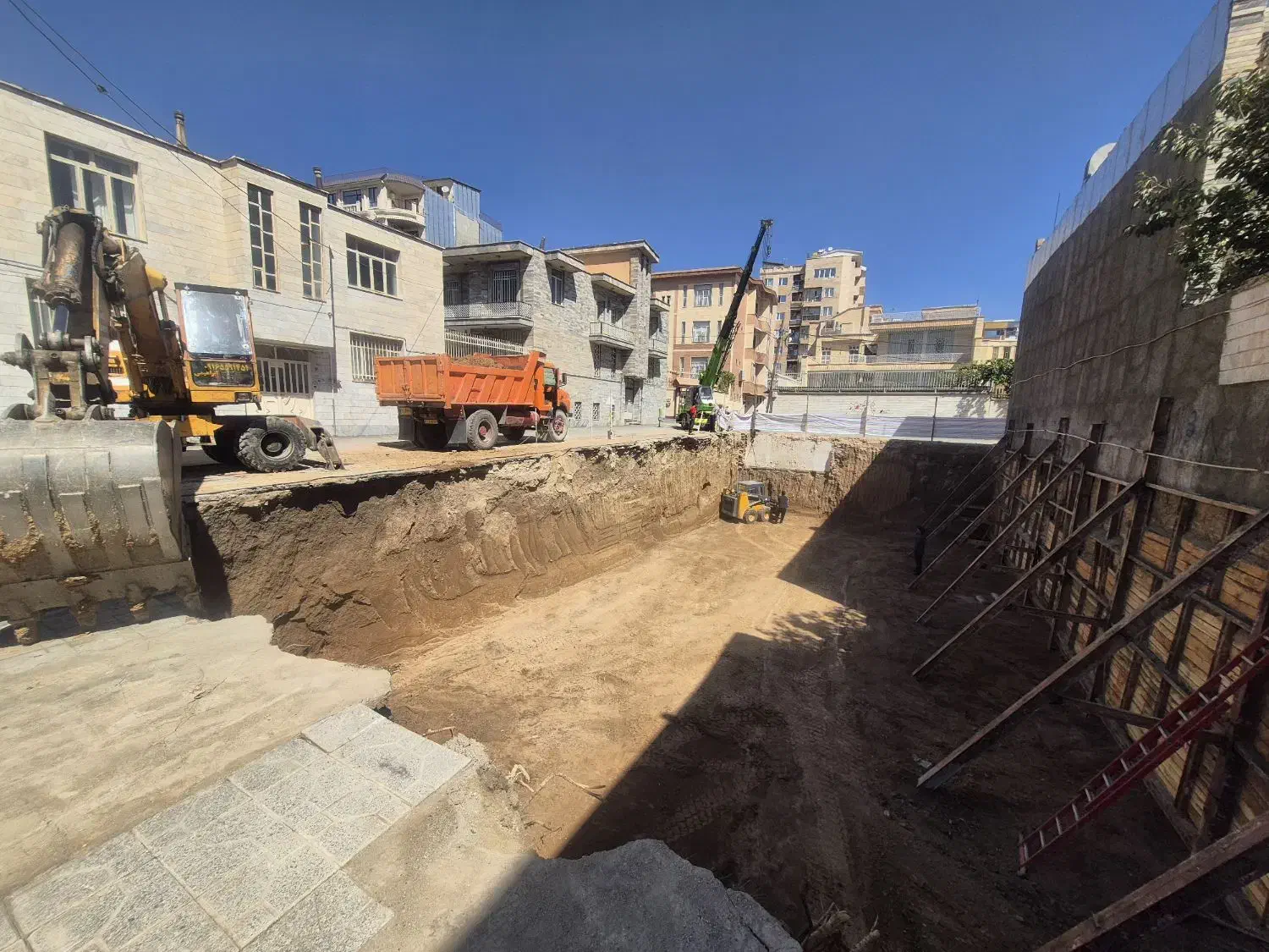 تخریب و خاکبرداری|خدمات پیشه و مهارت|بروجرد, |دیوار