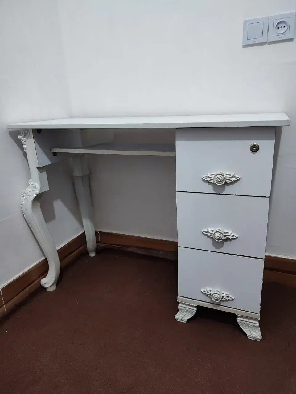 میز ناخن و صندلی جک دار|آرایشگاه و سالنهای زیبایی|نهاوند, |دیوار