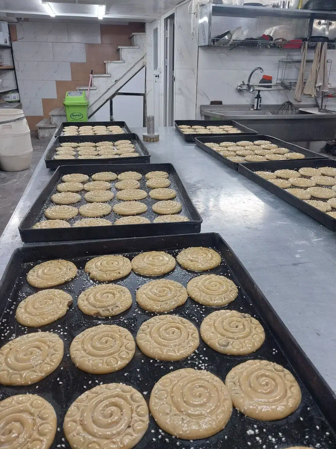 همکار خانوم یا اقا جهت کار در کارگاه قنادی|استخدام خدمات فروشگاه و رستوران|کرج, ساسانی (قلمستان)|دیوار