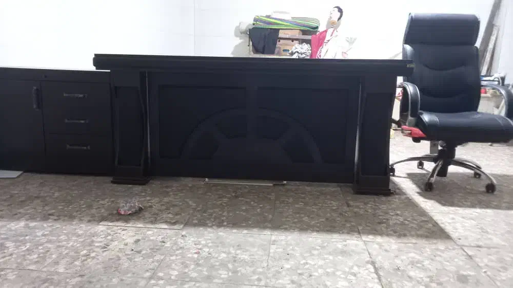 میز مدیریت با چوب مرغوب و صندلی قیمت ۲۰ میلیون|دفتر کار|قائمشهر, |دیوار