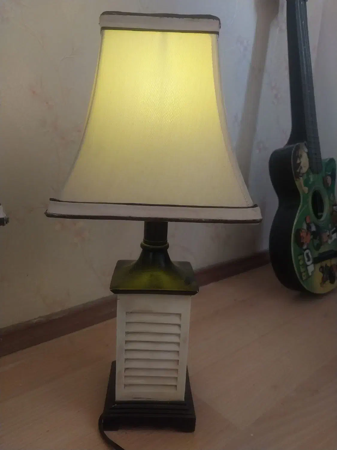 دو عدد آباژور، چراغ خواب|چراغ خواب و آباژور|پرند, فاز ۵|دیوار