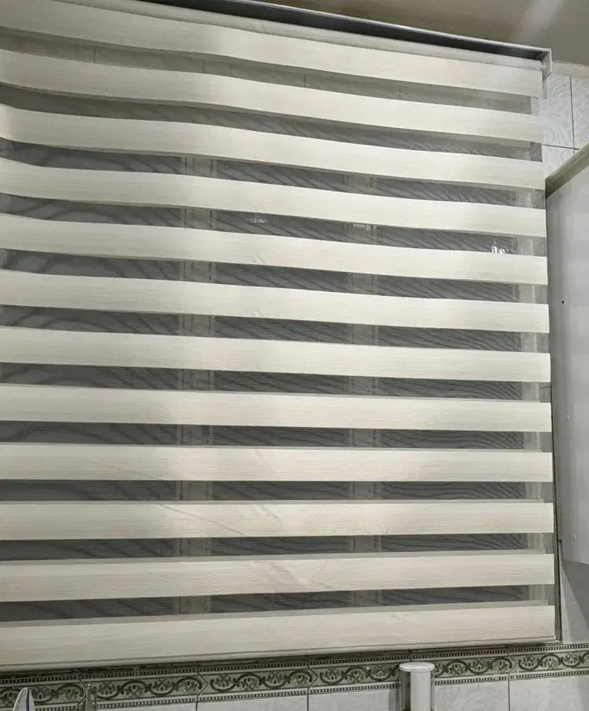 پرده زبرا استخوانی135در 180|پرده، رانر، رومیزی|تهران, دریاچه شهدای خلیج فارس|دیوار