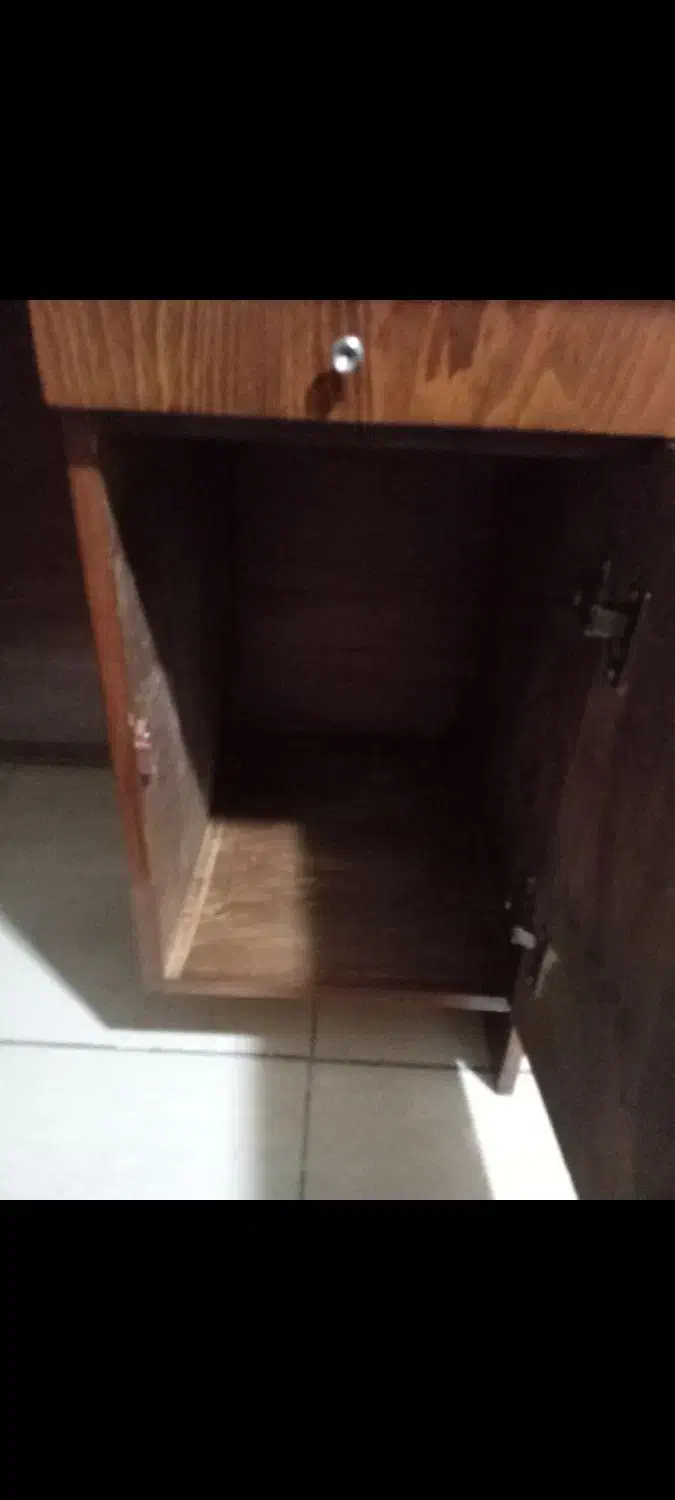 میزتحریر ویترین دار|میز تحریر و کامپیوتر|اندیشه, اندیشه فاز ۴|دیوار