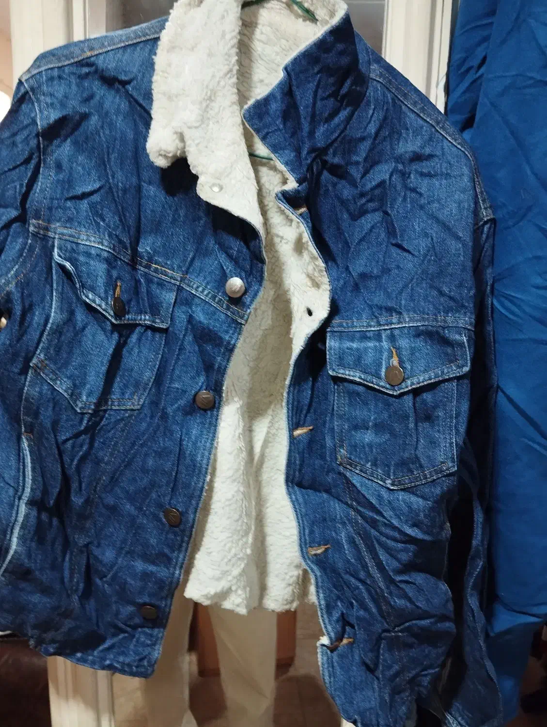 کاپشن|لباس|شیراز, ابیوردی|دیوار