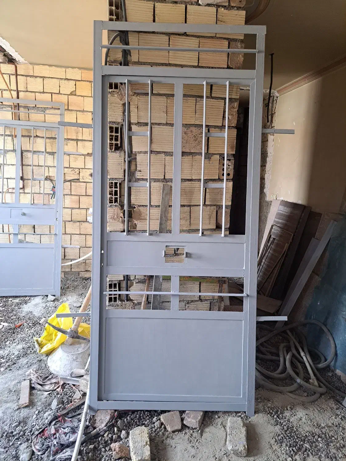 2 عدد درب آهنی|مصالح و تجهیزات ساختمان|همدان, |دیوار