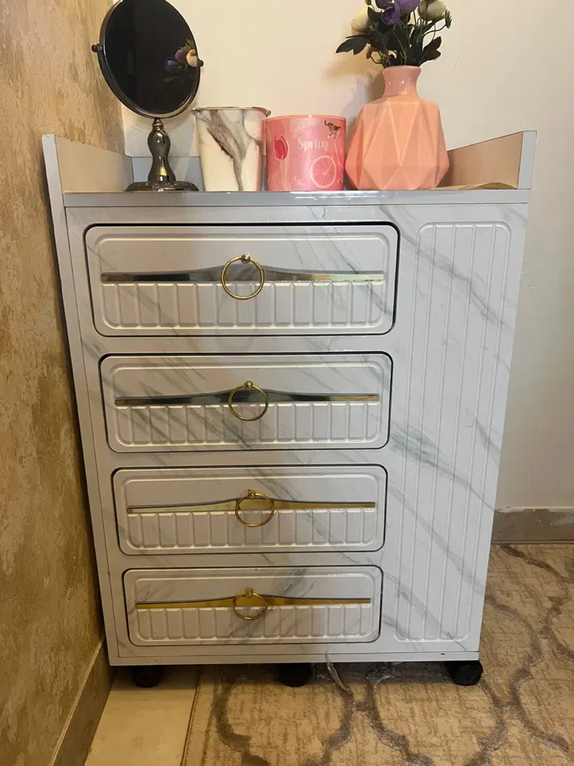 صندلی ناخن میزناخن ترولی میکاپ تخت مژه تخت تزریقات|آرایشگاه و سالن‌های زیبایی|کرج, کمال‌شهر|دیوار