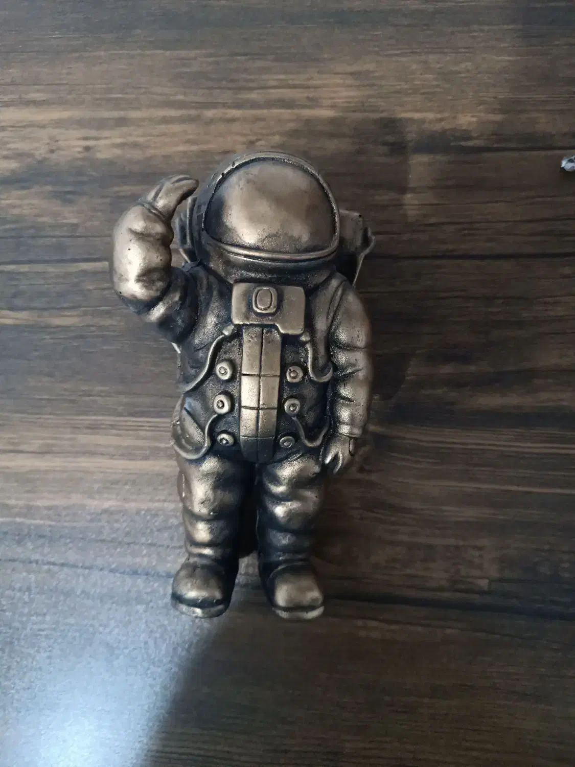 فیگور فضا نورد طلایی|مجسمه، تندیس، ماکت|رشت, کوی بیانی|دیوار