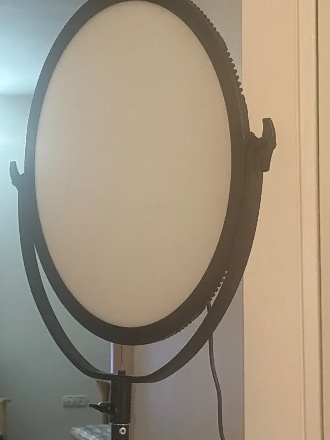 سافت لایت|تلویزیون و پروژکتور|ری, سرتخت|دیوار