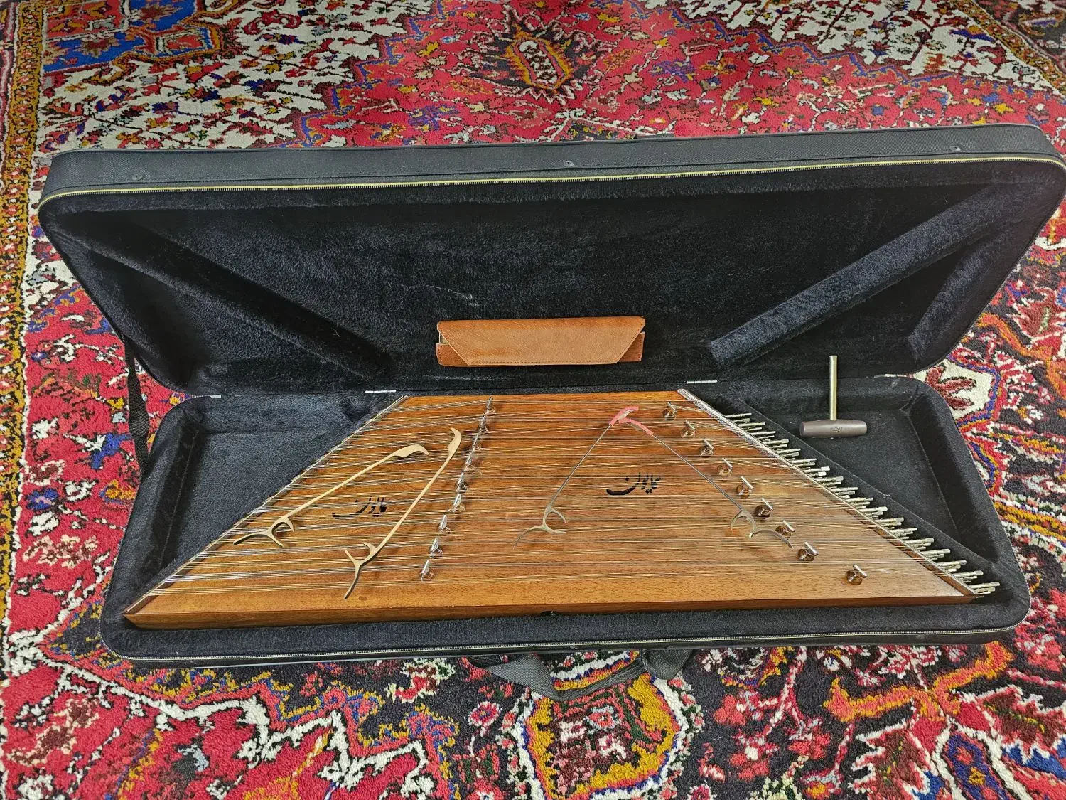 سنتور دو مهر همایون|سازهای سنتی|تبریز, |دیوار