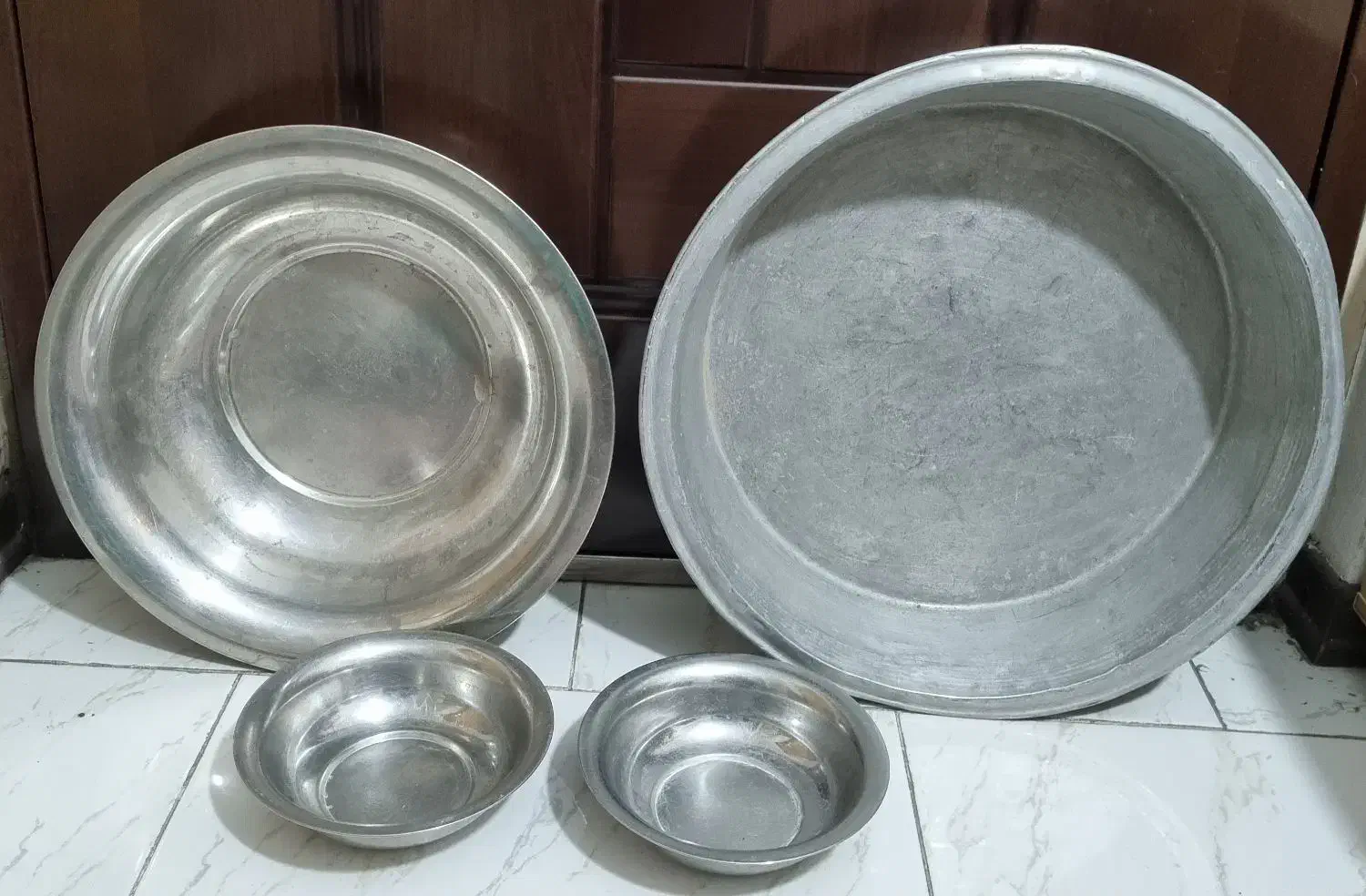 ۴ عدد تشت و کاسه روحی ، استیل قدیمی|کلکسیون اشیاء عتیقه|اندیشه, اندیشه فاز ۱|دیوار