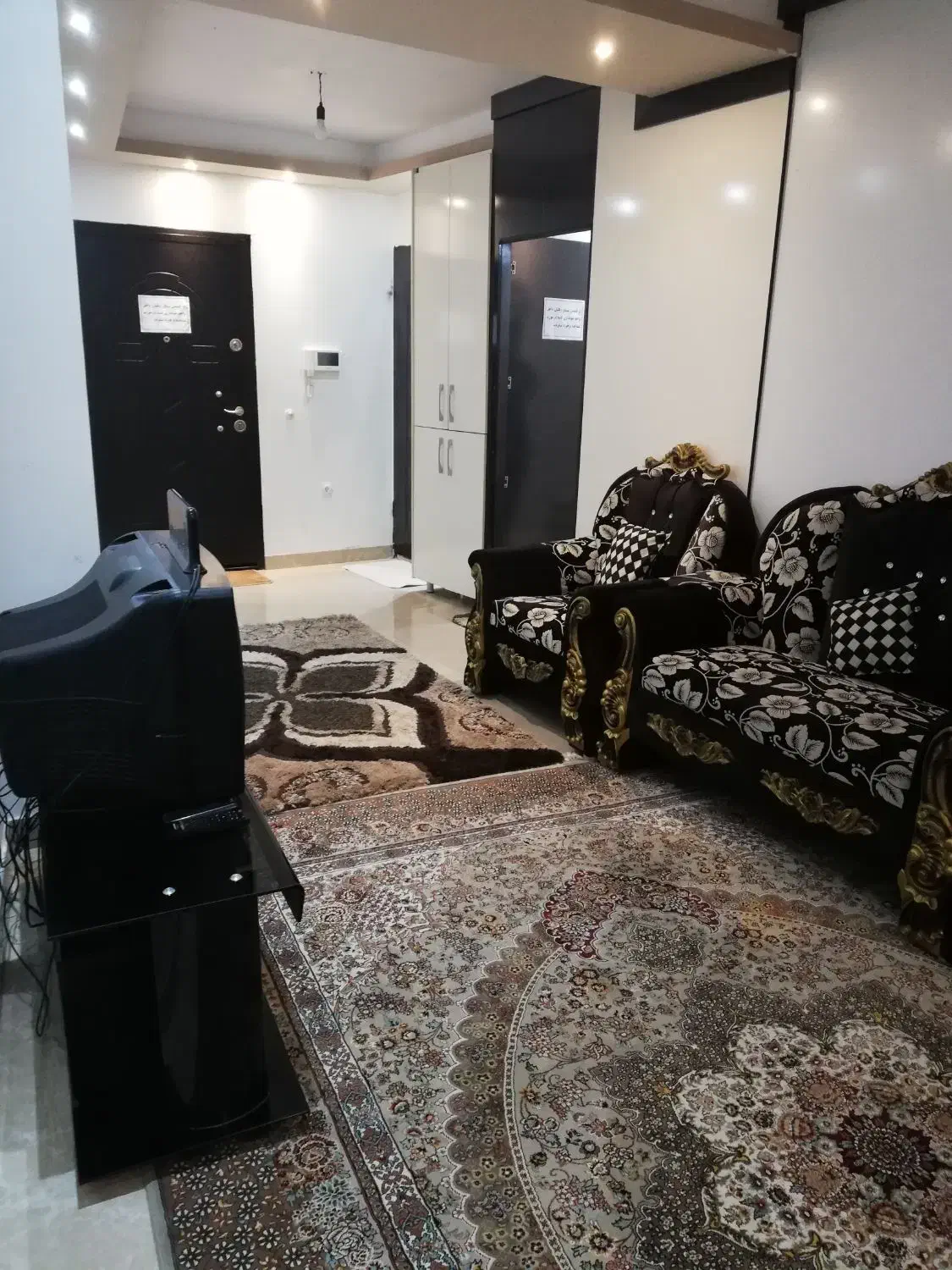 اجاره روزانه /هفتگی/ ماهانه مرکز شهر لاهیجان|اجارهٔ کوتاه‌مدت آپارتمان و سوئیت|لاهیجان, طالقانی|دیوار