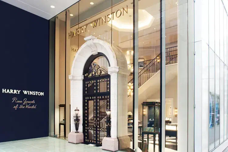 مغازه ۳۵۰متری با تجهیزات کامل برای کافه رستوران|اجارهٔ مغازه و غرفه|شیراز, ستارخان|دیوار