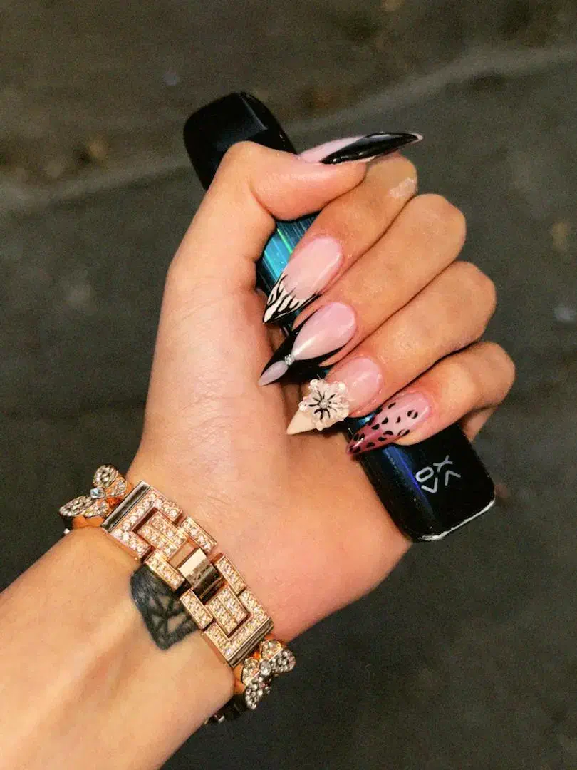 مدل رنگ مو میکاپ شینیون مژه ناخن کوتاهی پاکسازی|خدمات آرایشگری و زیبایی|اصفهان, سرچشمه|دیوار