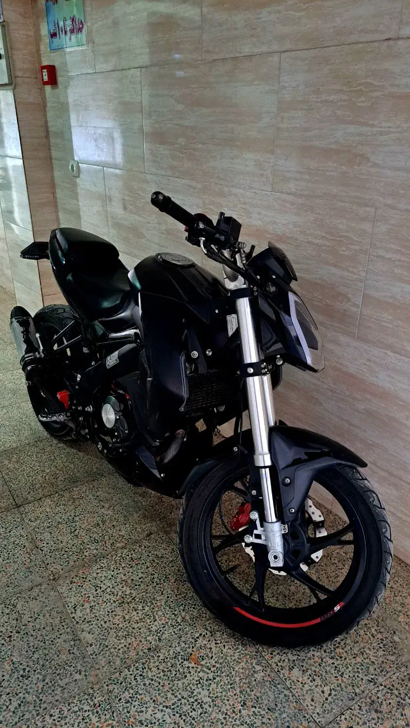 بنلی ۱۸۰s|موتورسیکلت|میانه, |دیوار