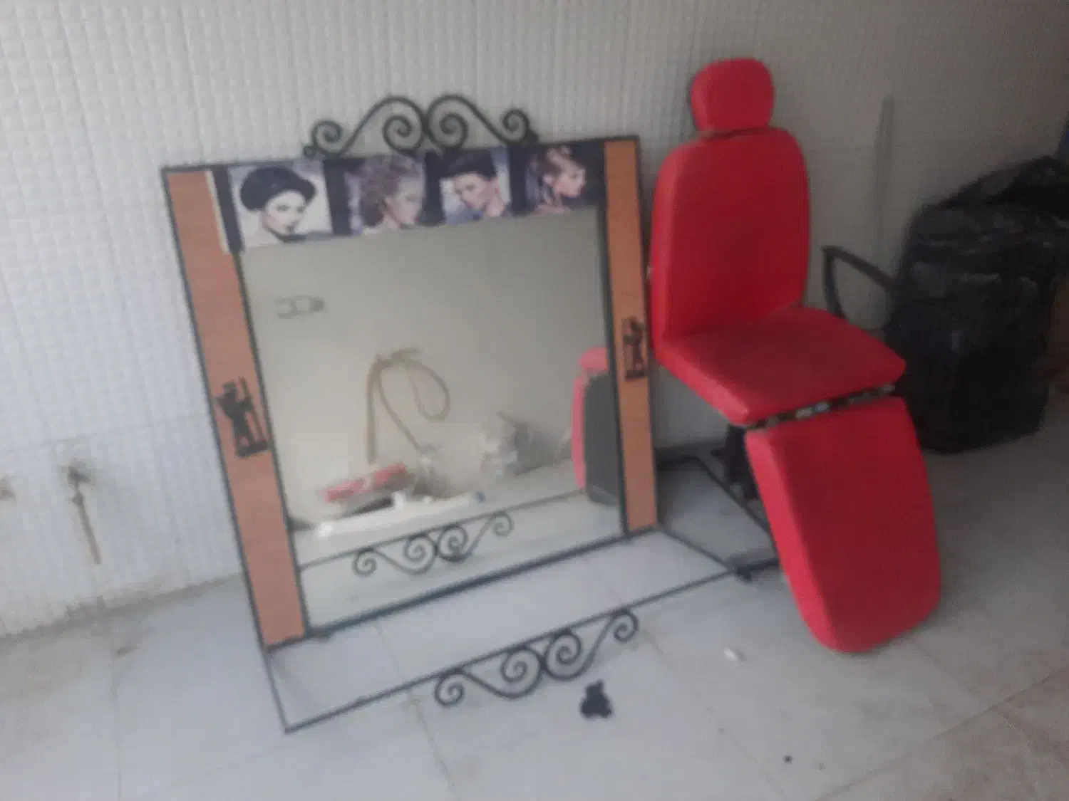 صندلی و آینه آرایشگری زنانه|آرایشگاه و سالنهای زیبایی|مرودشت, علیآباد|دیوار