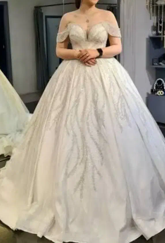 تخفیف ویژه لباس عروس و حنا بندان|لباس|یزد, |دیوار