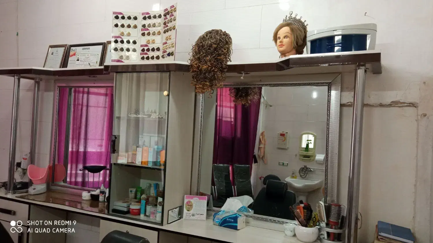 دکوراسیون سالن زیبایی|آرایشگاه و سالنهای زیبایی|نیشابور, خط کاشمر|دیوار