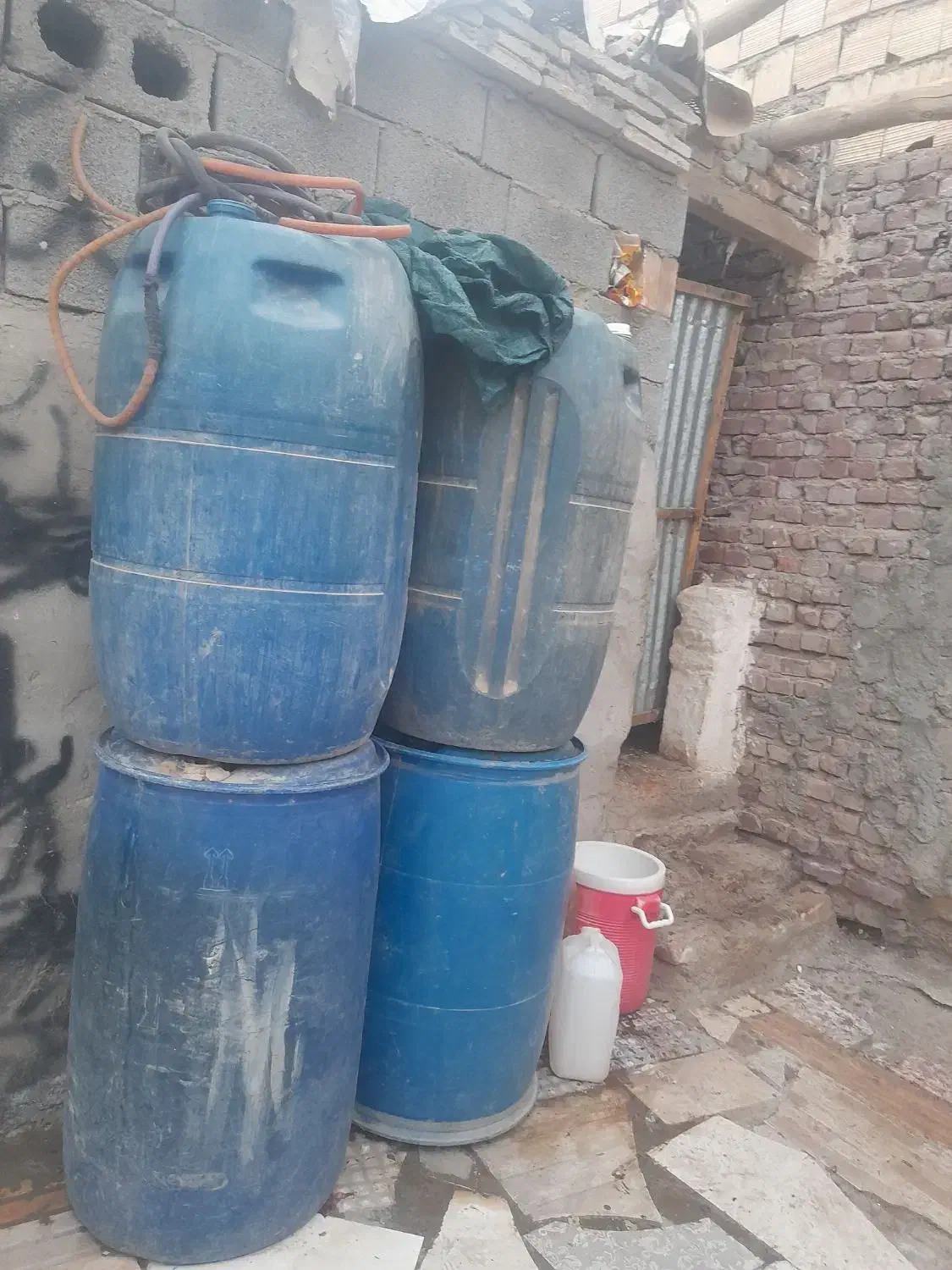 بشکه|ظروف نگهدارنده، پلاستیکی، یک‌بارمصرف|زاهدان, |دیوار