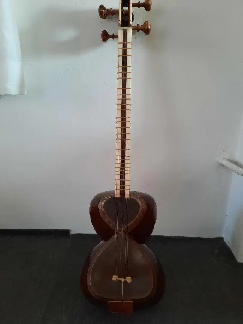 تار نو سه مهر ملایری|سازهای سنتی|نوشهر, |دیوار