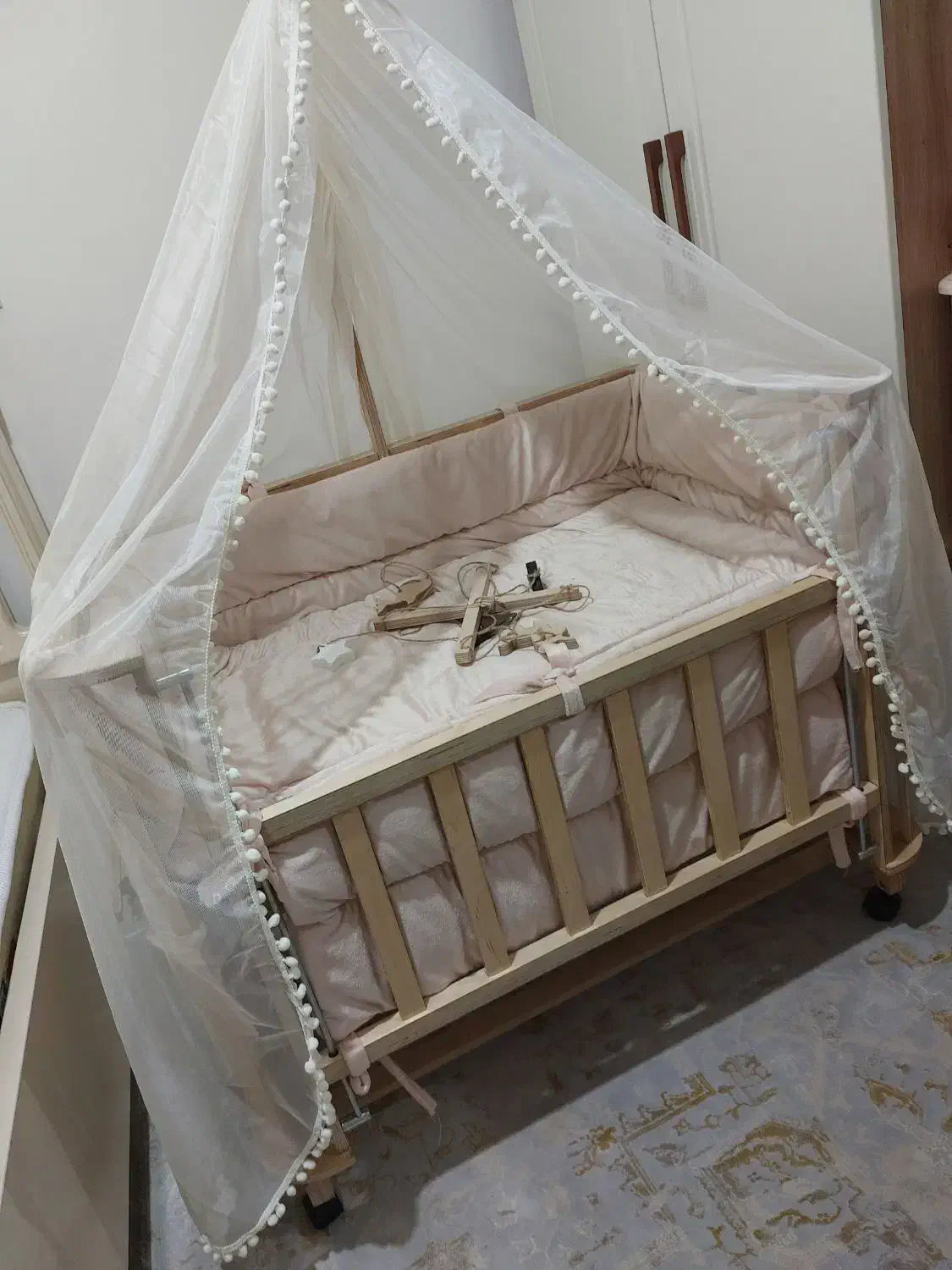 گهواره کنار تخت مادر ویونا مدل دلانا|تخت و صندلی بچه|قم, زنبیل آباد|دیوار
