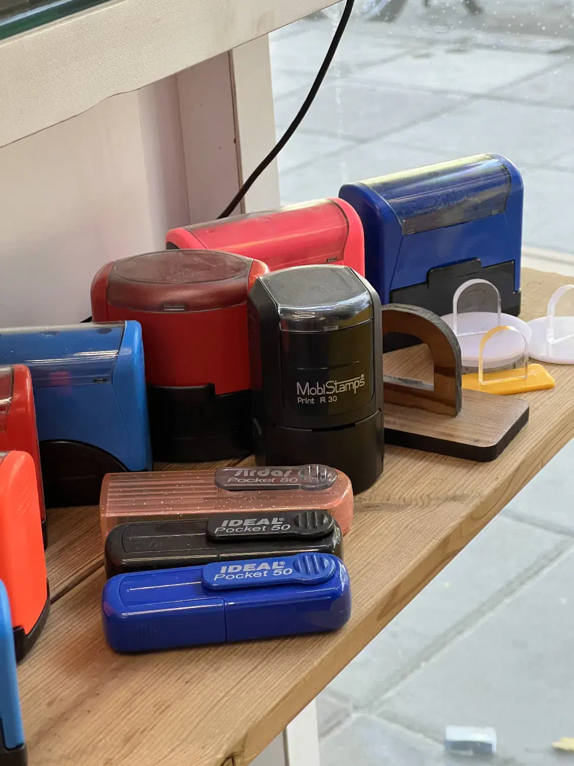 طراحی وساخت فوری مهر ژلاتینی وبرنجی با دستگاه ۲۰۲۴|خدمات پیشه و مهارت|فردیس, شهرک ۱۱۰|دیوار